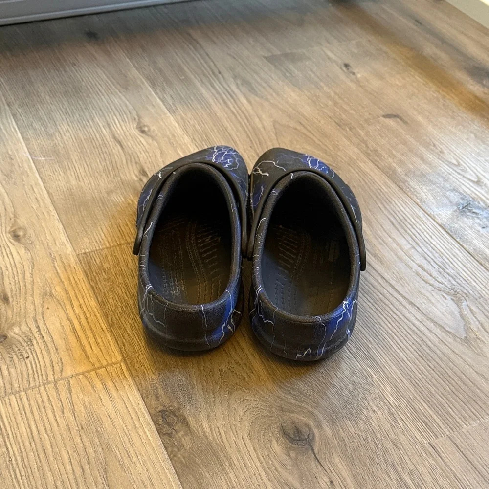 CROCS  Black and Blue Lightning clogs - Picture 7 of 11